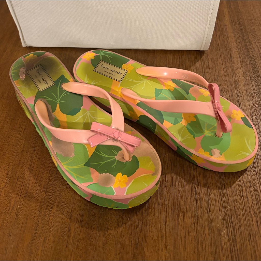 Kate Spade Rina Wedge Sandals In The Cucumber Floral Print With A Pink Bow